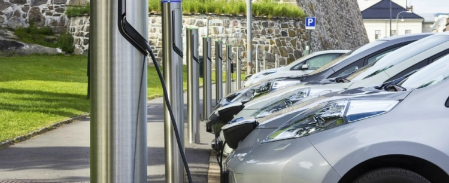 Differenze tra auto ibride ed elettriche