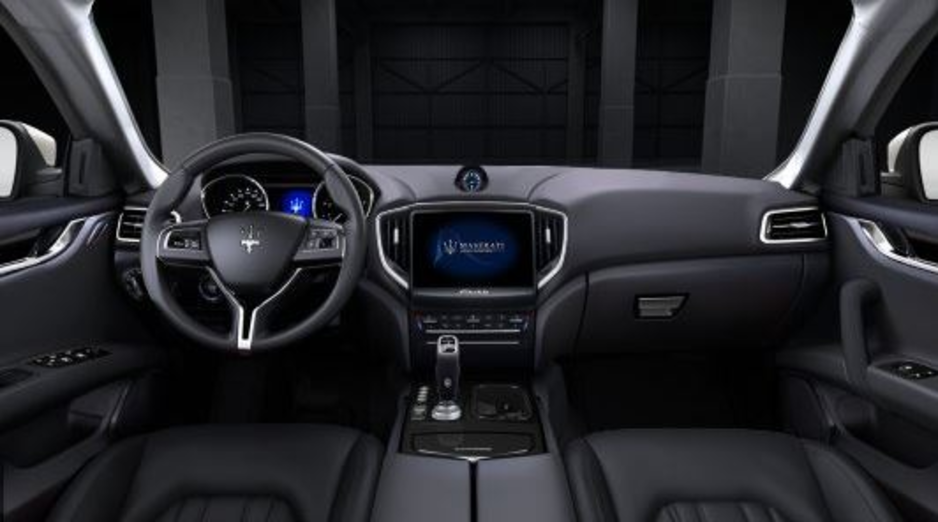 noleggio lungo termine maserati ghibli interni